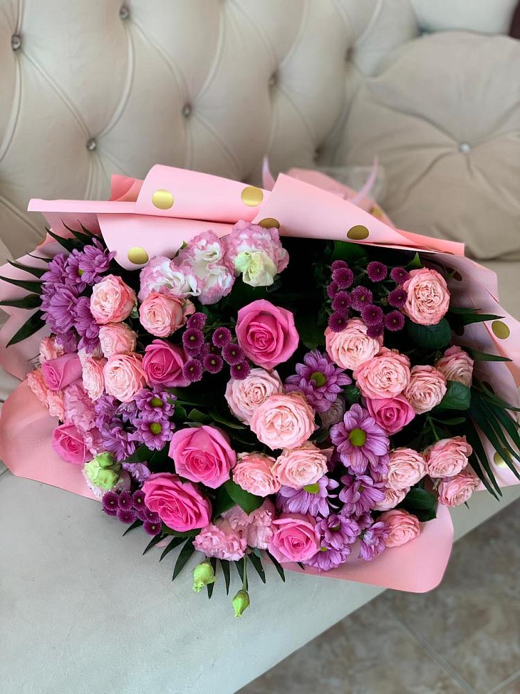 Букет цветов из: Хризантемы, Розы и Лизиантусы в Арзамасе