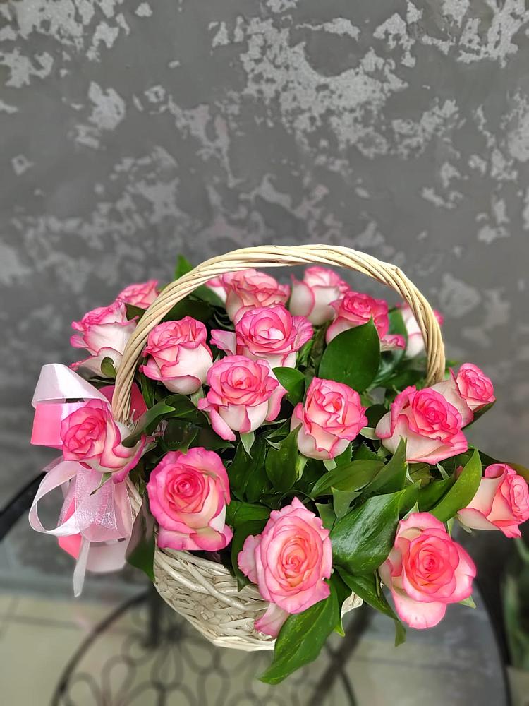 Цветочная композиция из Розы в корзине в Арзамасе