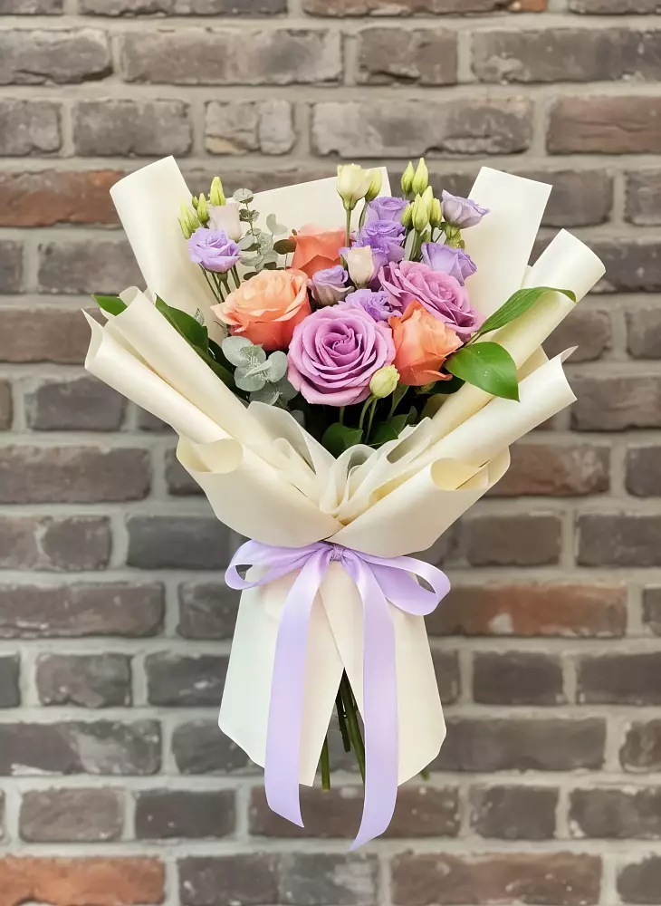 Букет цветов из: Лизиантусы и Розы в Арзамасе