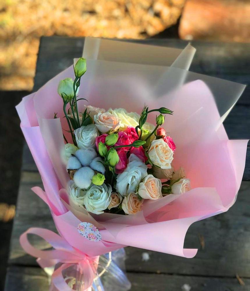 Букет цветов из: Розы и Лизиантусы в Арзамасе