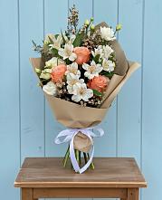 Букет цветов из:  Альстромерии, Лизиантусы, Розы и Хризантемы в Арзамасе