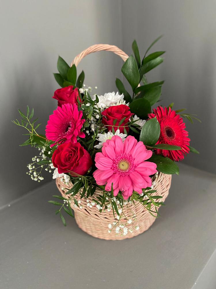 Цветочная композиция из Розы, Хризантемы и Герберы в корзине в Арзамасе
