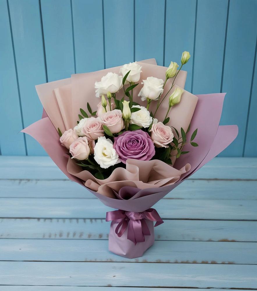 Букет цветов из: Розы и Лизиантусы в Арзамасе